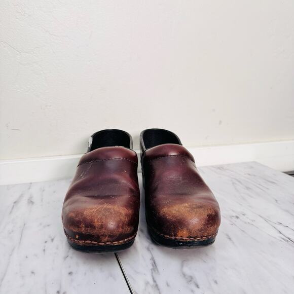 Dansko Burgundy Leather Professional Clogs Women’s Size 8.5/39 - Picture 3 of 10